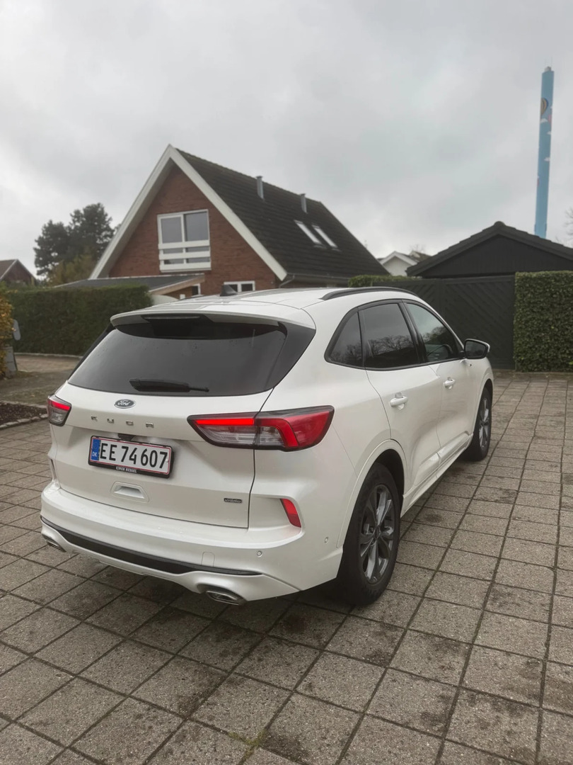 Hvid Ford Kuga fra 2020