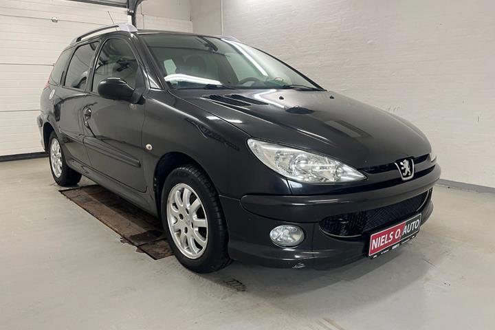Sort Peugeot 206 fra 2006