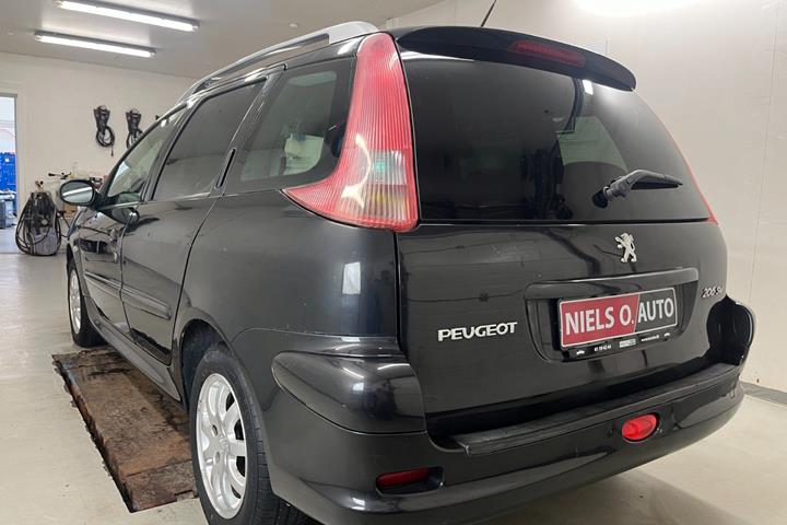 Sort Peugeot 206 fra 2006