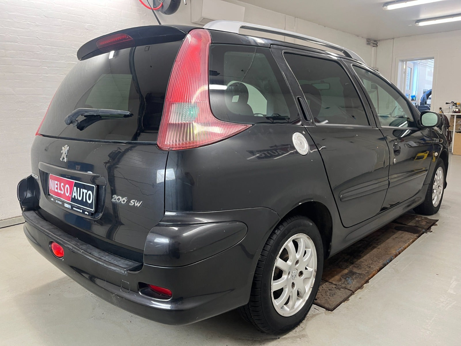 Sort Peugeot 206 fra 2006