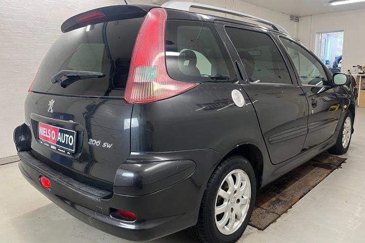 Sort Peugeot 206 fra 2006