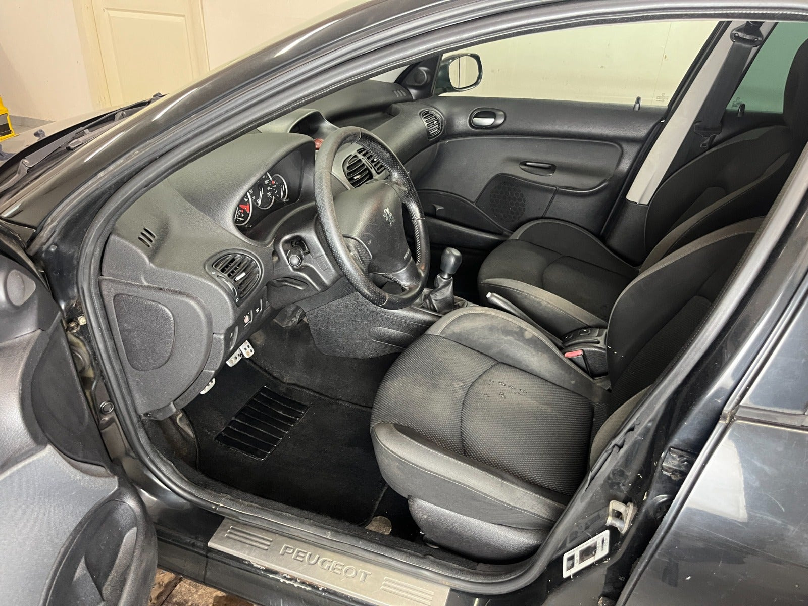 Sort Peugeot 206 fra 2006