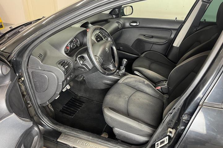 Sort Peugeot 206 fra 2006