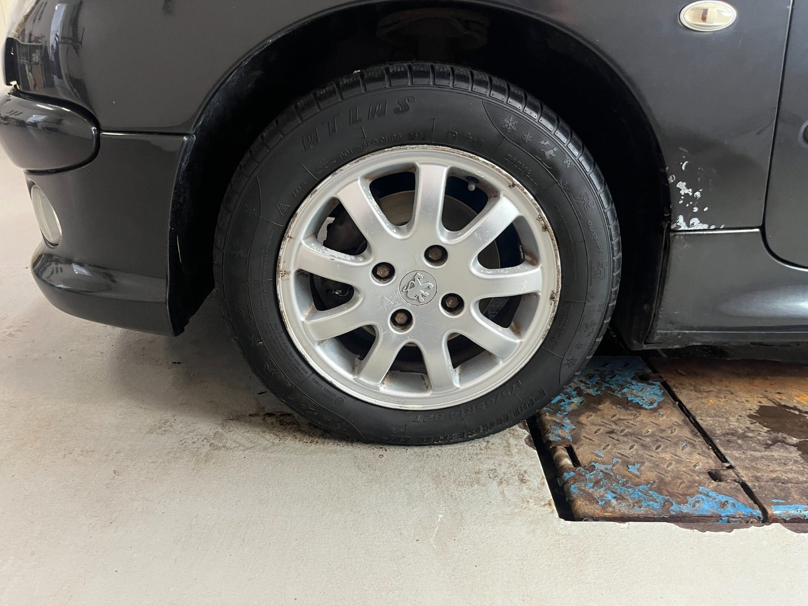 Sort Peugeot 206 fra 2006