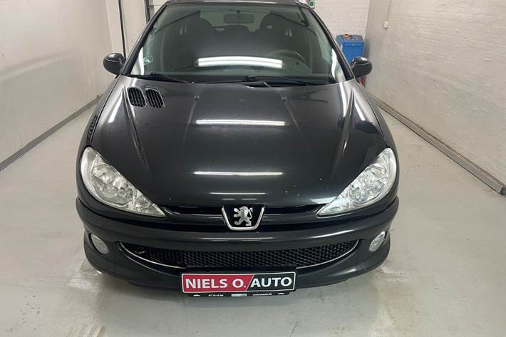 Sort Peugeot 206 fra 2006