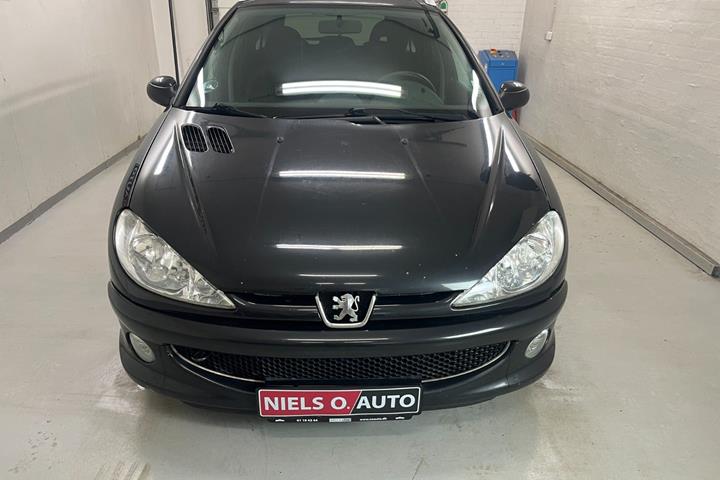 Sort Peugeot 206 fra 2006