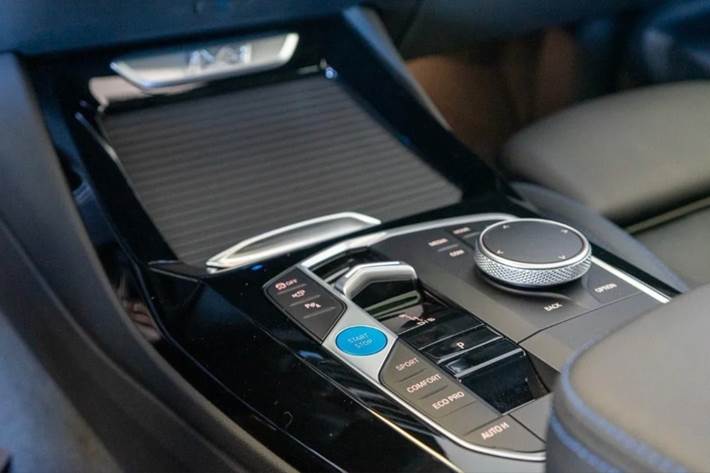 Hvid BMW iX3 fra 2024