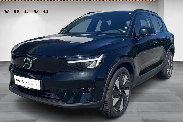 Sort Volvo XC40 fra 2024 set udefra