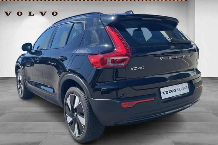 Sort Volvo XC40 fra 2024