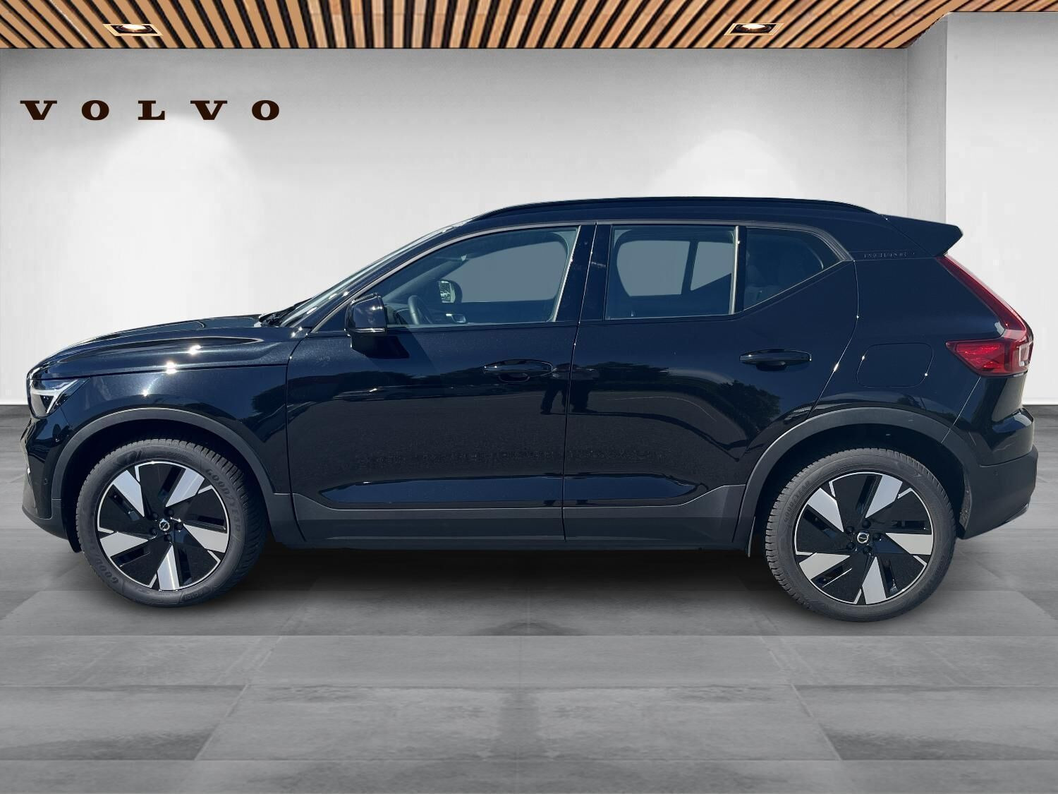 Sort Volvo XC40 fra 2024