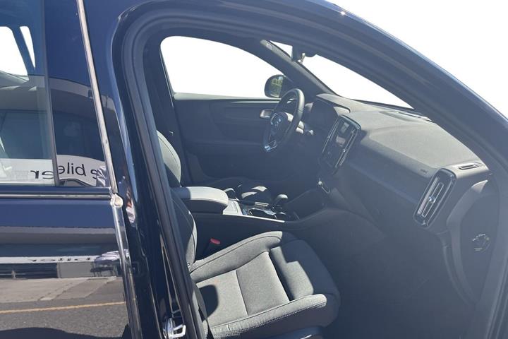 Sort Volvo XC40 fra 2024