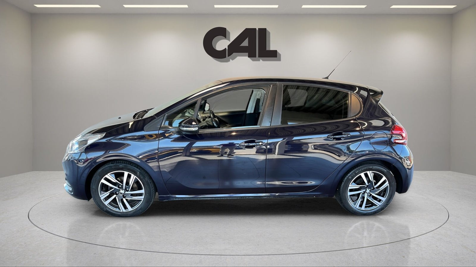 Blå Peugeot 208 fra 2017