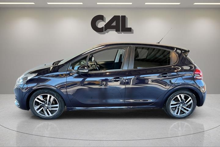 Blå Peugeot 208 fra 2017