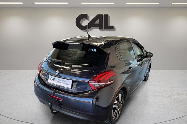 Blå Peugeot 208 fra 2017