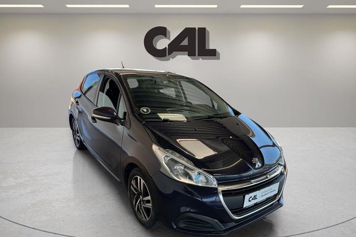 Blå Peugeot 208 fra 2017