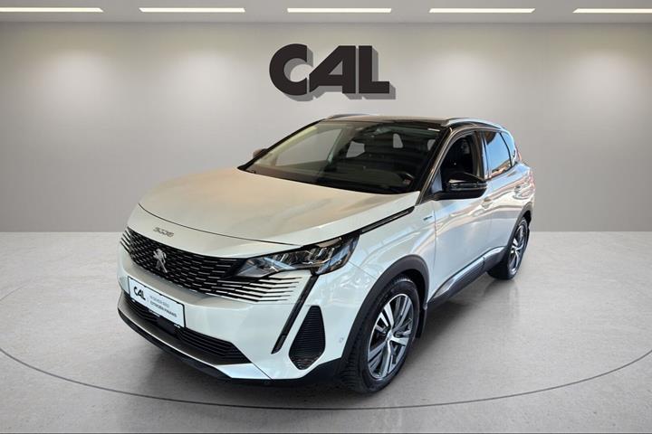 Hvid Peugeot 3008 fra 2021 set udefra
