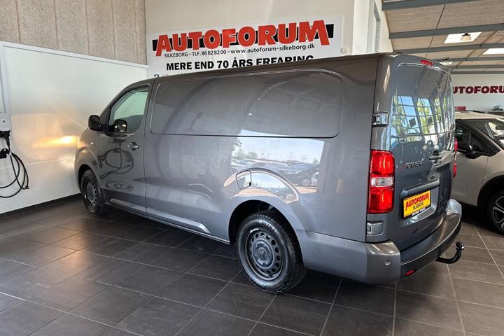 Grå Peugeot Expert fra 2021