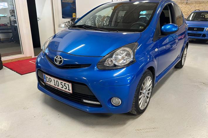 Blå Toyota Aygo fra 2012