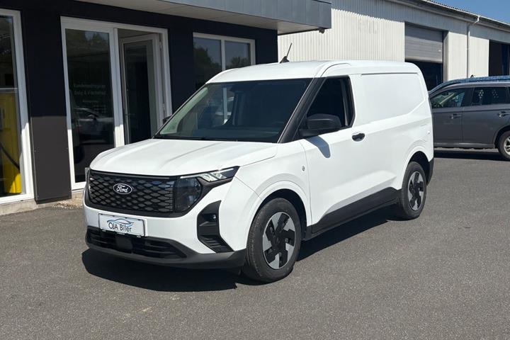 Hvid Ford E-Transit Courier fra 2025 set udefra