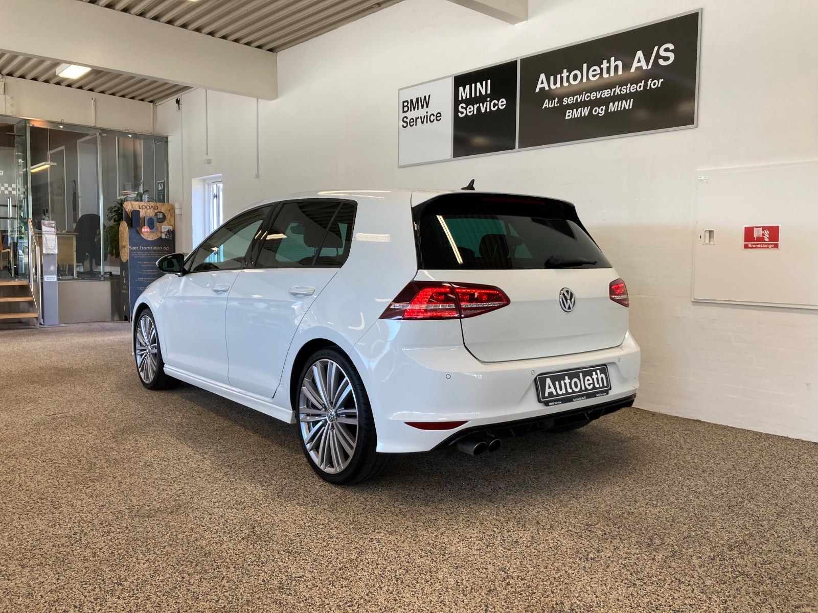 Hvid VW Golf VII fra 2017