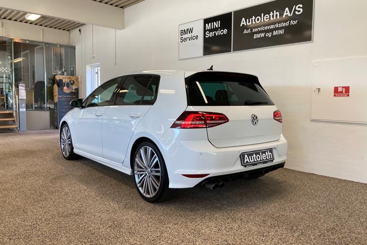 Hvid VW Golf VII fra 2017