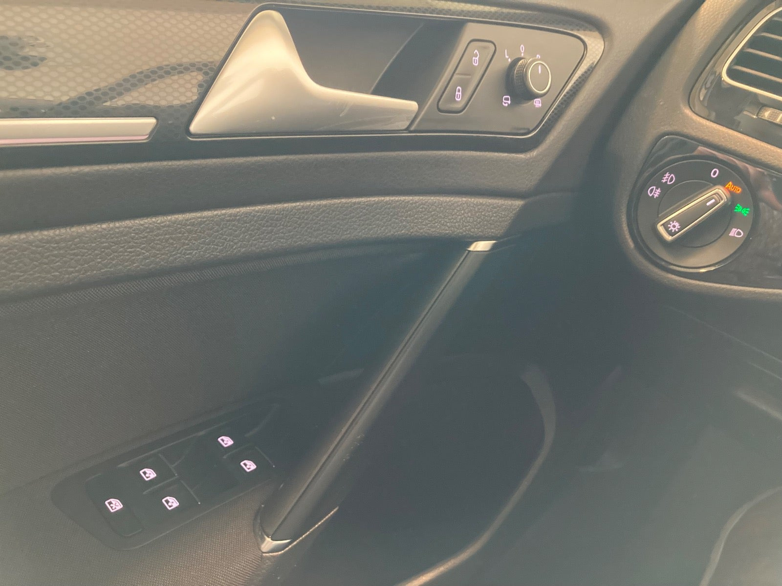 Hvid VW Golf VII fra 2017