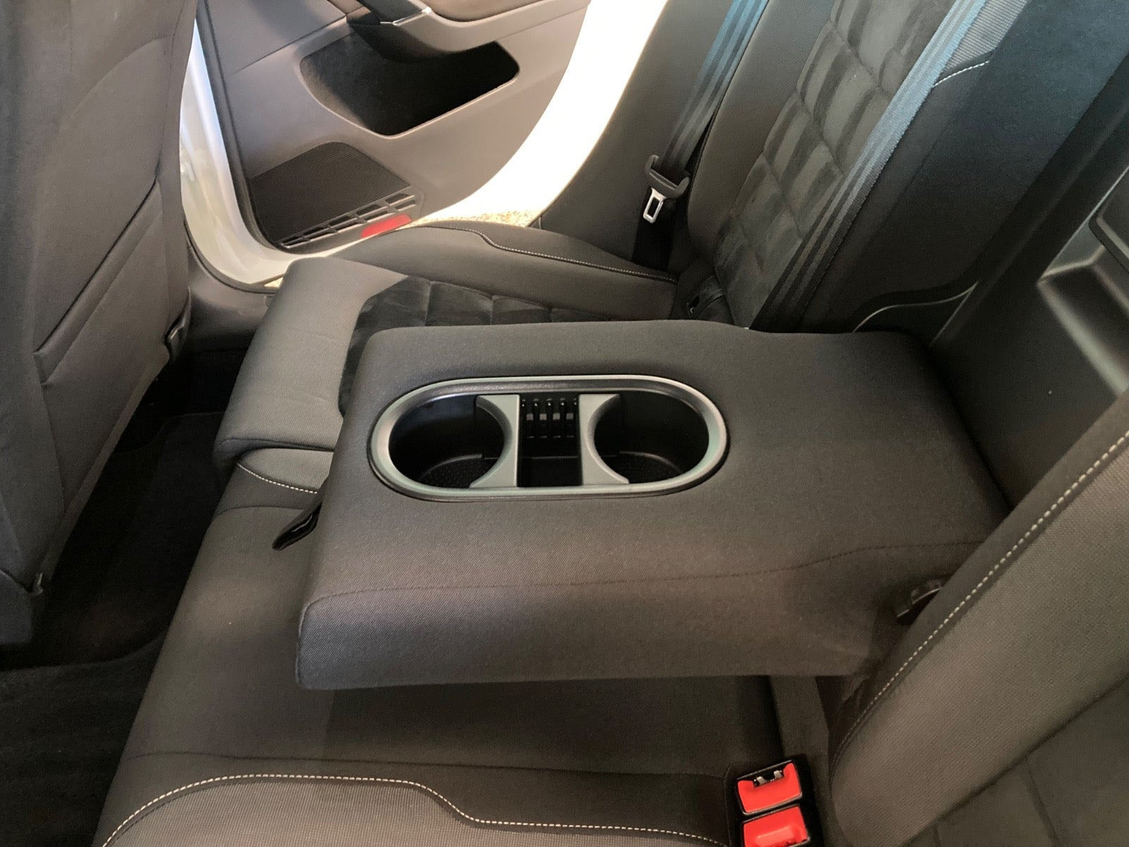 Hvid VW Golf VII fra 2017