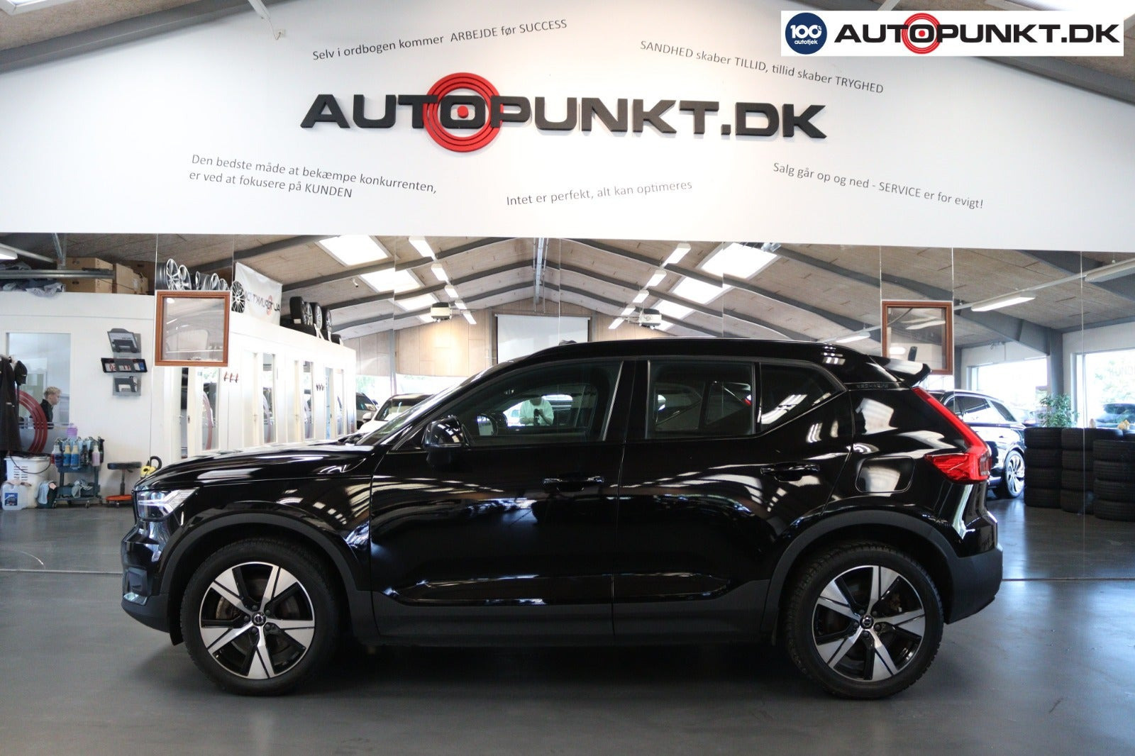 Sort Volvo XC40 fra 2022