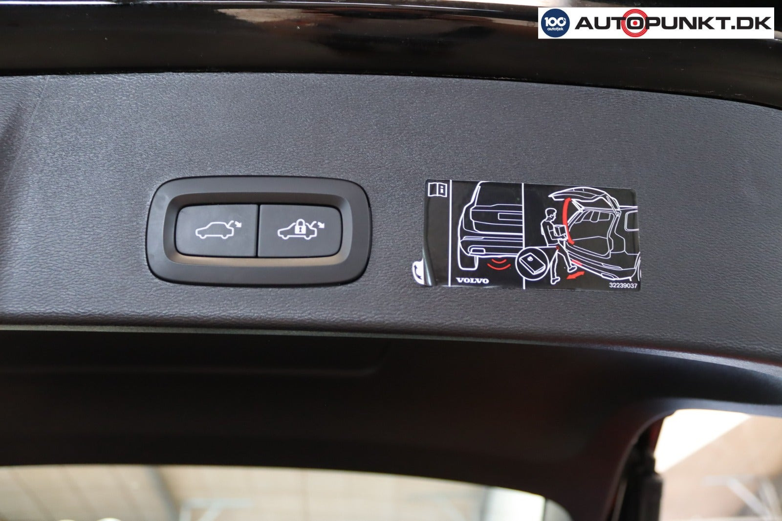 Sort Volvo XC40 fra 2022