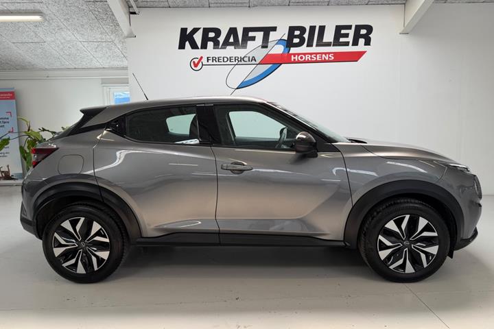 Grå Nissan Juke fra 2023