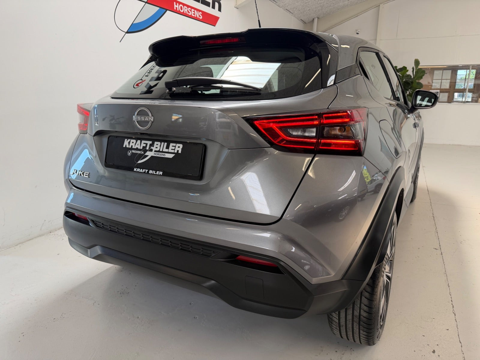 Grå Nissan Juke fra 2023