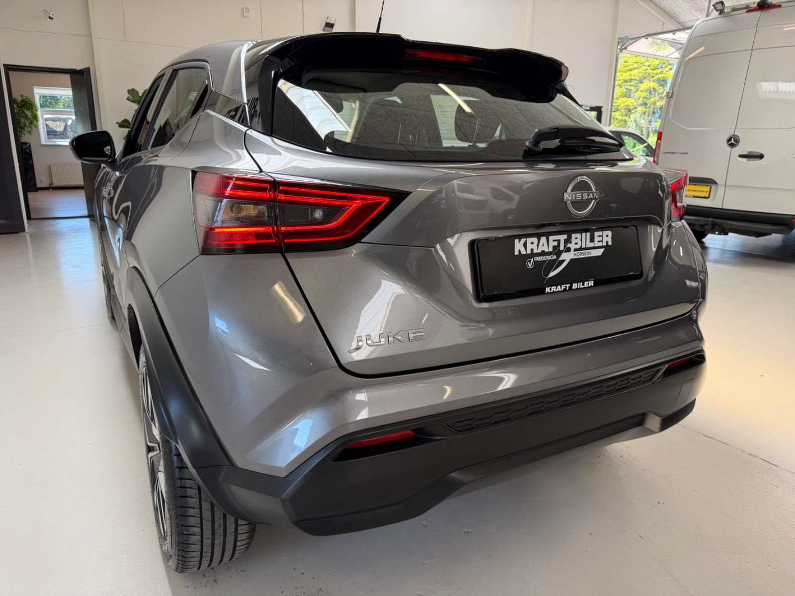 Grå Nissan Juke fra 2023