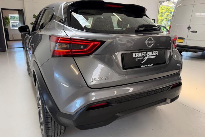 Grå Nissan Juke fra 2023