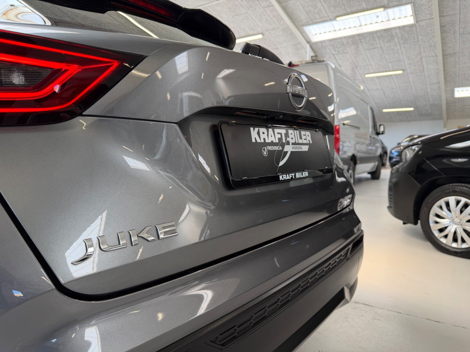 Grå Nissan Juke fra 2023