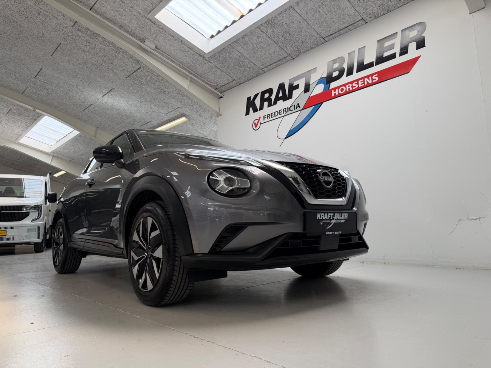 Grå Nissan Juke fra 2023