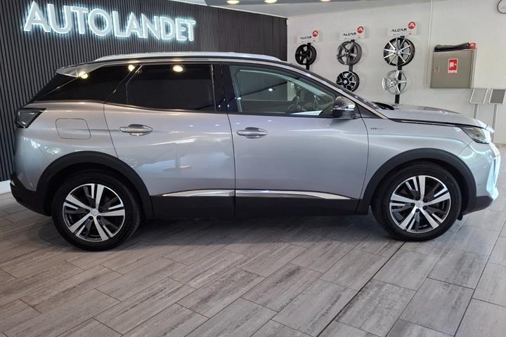 Sølv Peugeot 3008 fra 2020