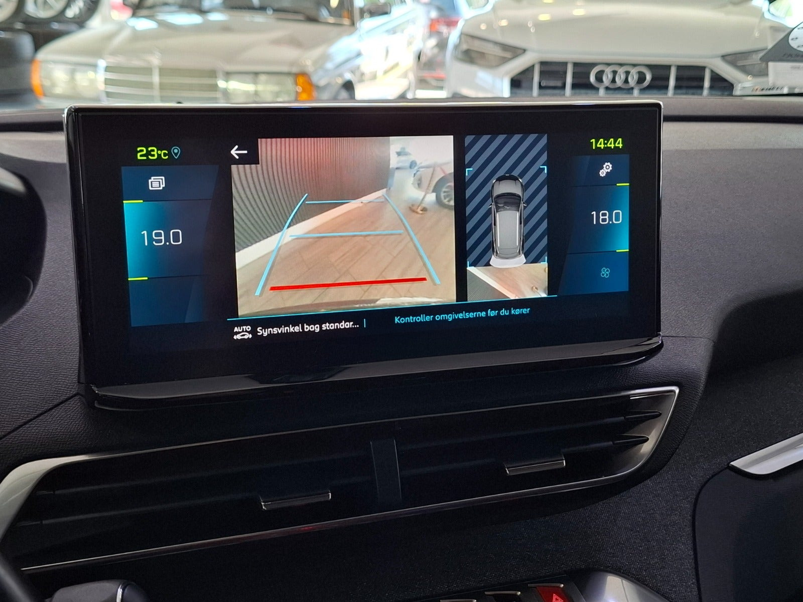 Sølv Peugeot 3008 fra 2020