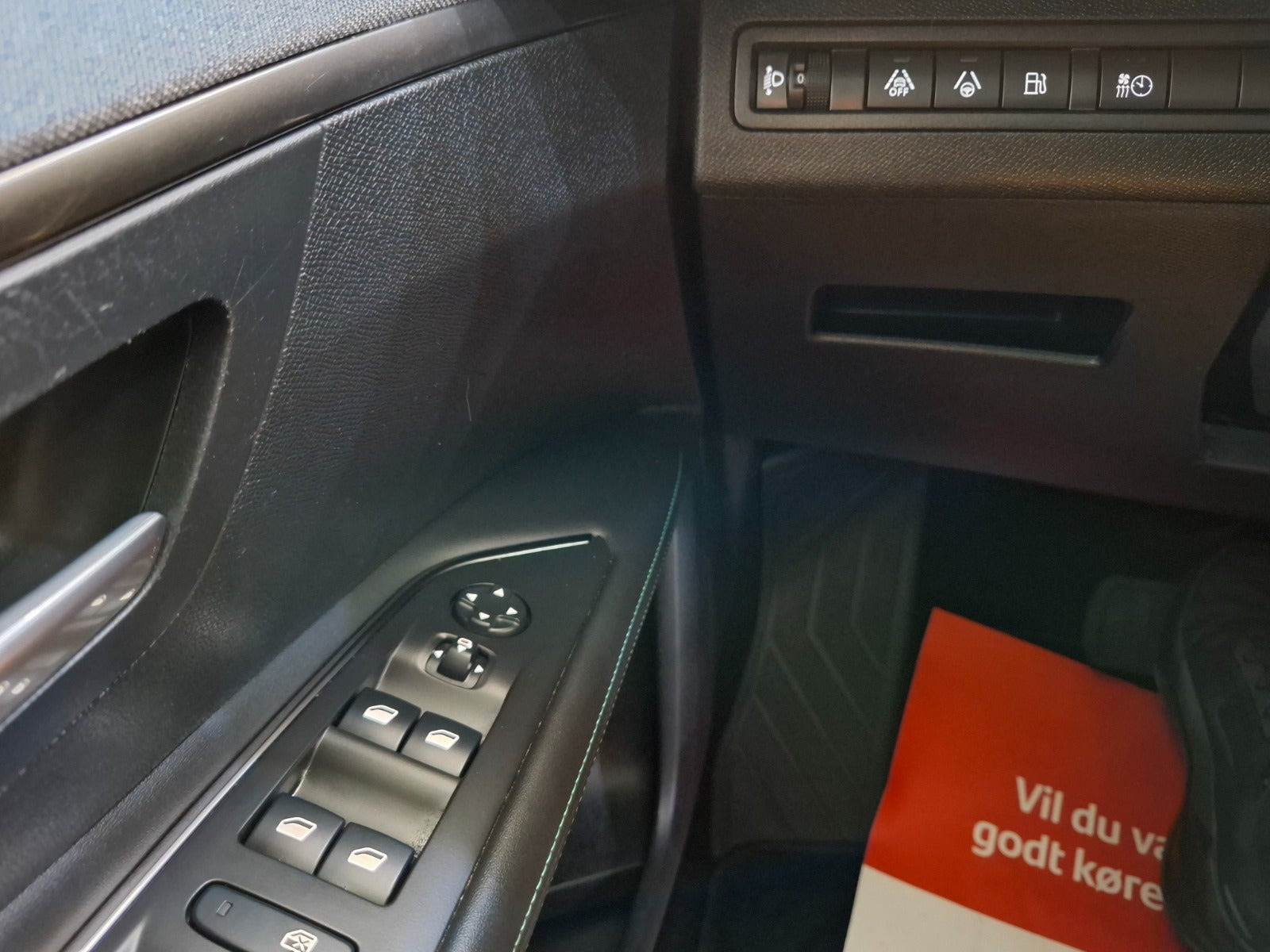 Sølv Peugeot 3008 fra 2020