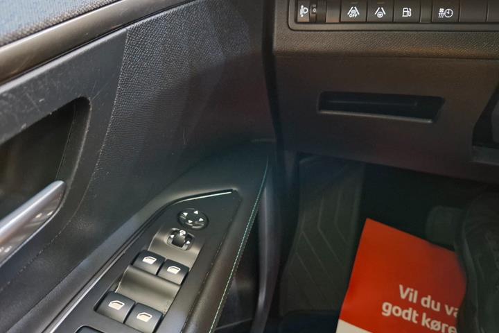 Sølv Peugeot 3008 fra 2020