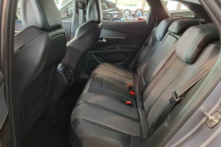 Sølv Peugeot 3008 fra 2020