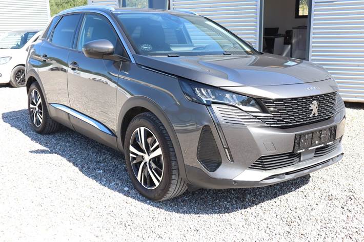 Grå Peugeot 3008 fra 2021