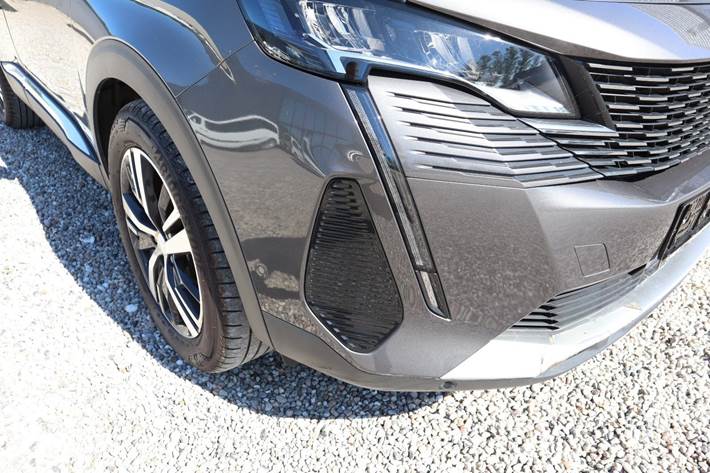 Grå Peugeot 3008 fra 2021