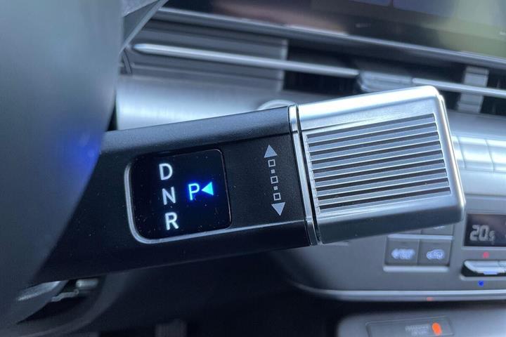 Blå Hyundai Kona fra 2024