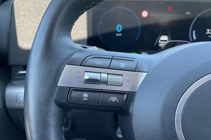 Blå Hyundai Kona fra 2024