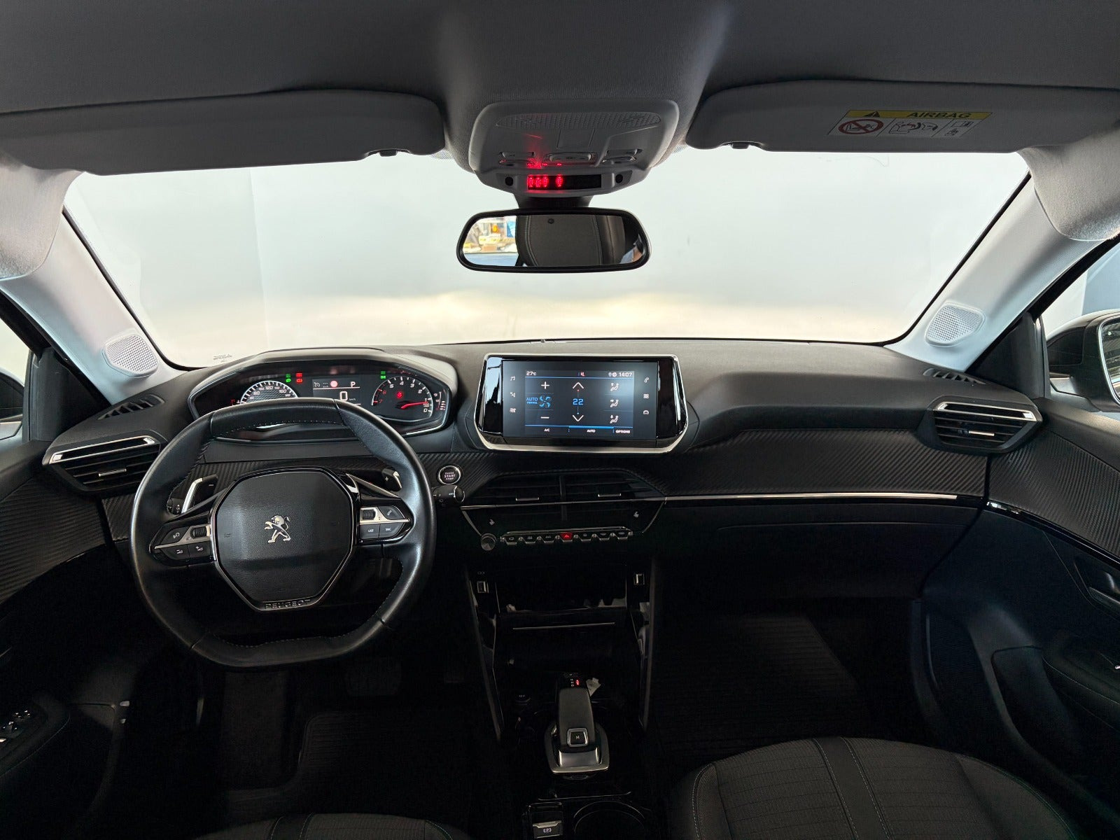 Sort Peugeot 208 fra 2024