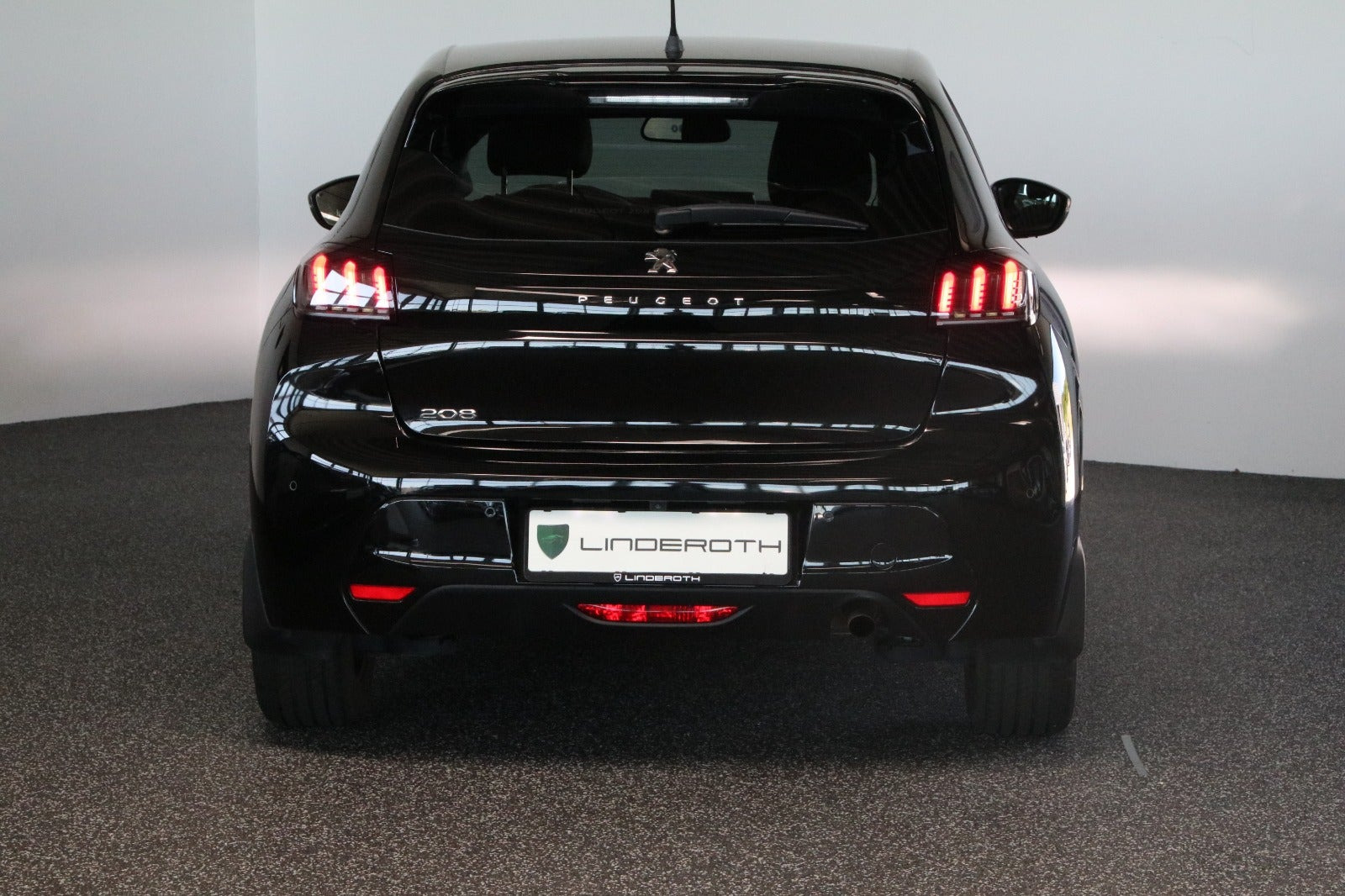 Sort Peugeot 208 fra 2024