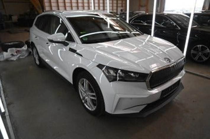 Hvid Skoda Enyaq fra 2022