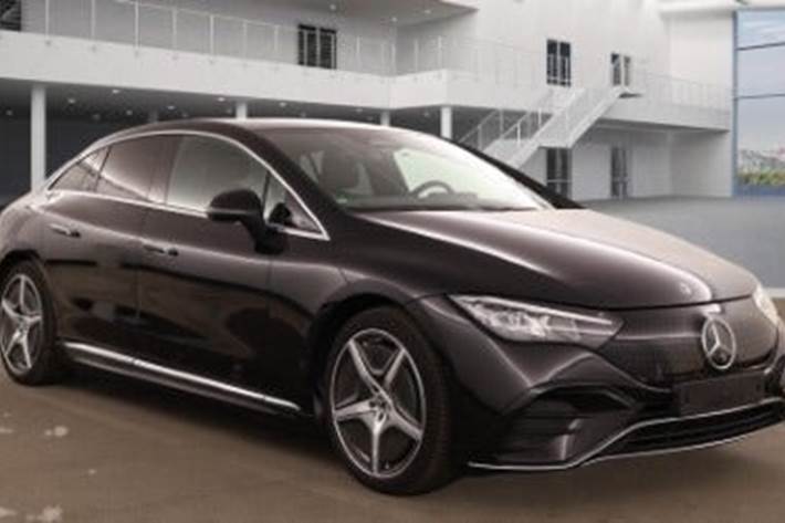 Sort Mercedes EQE350+ fra 2022