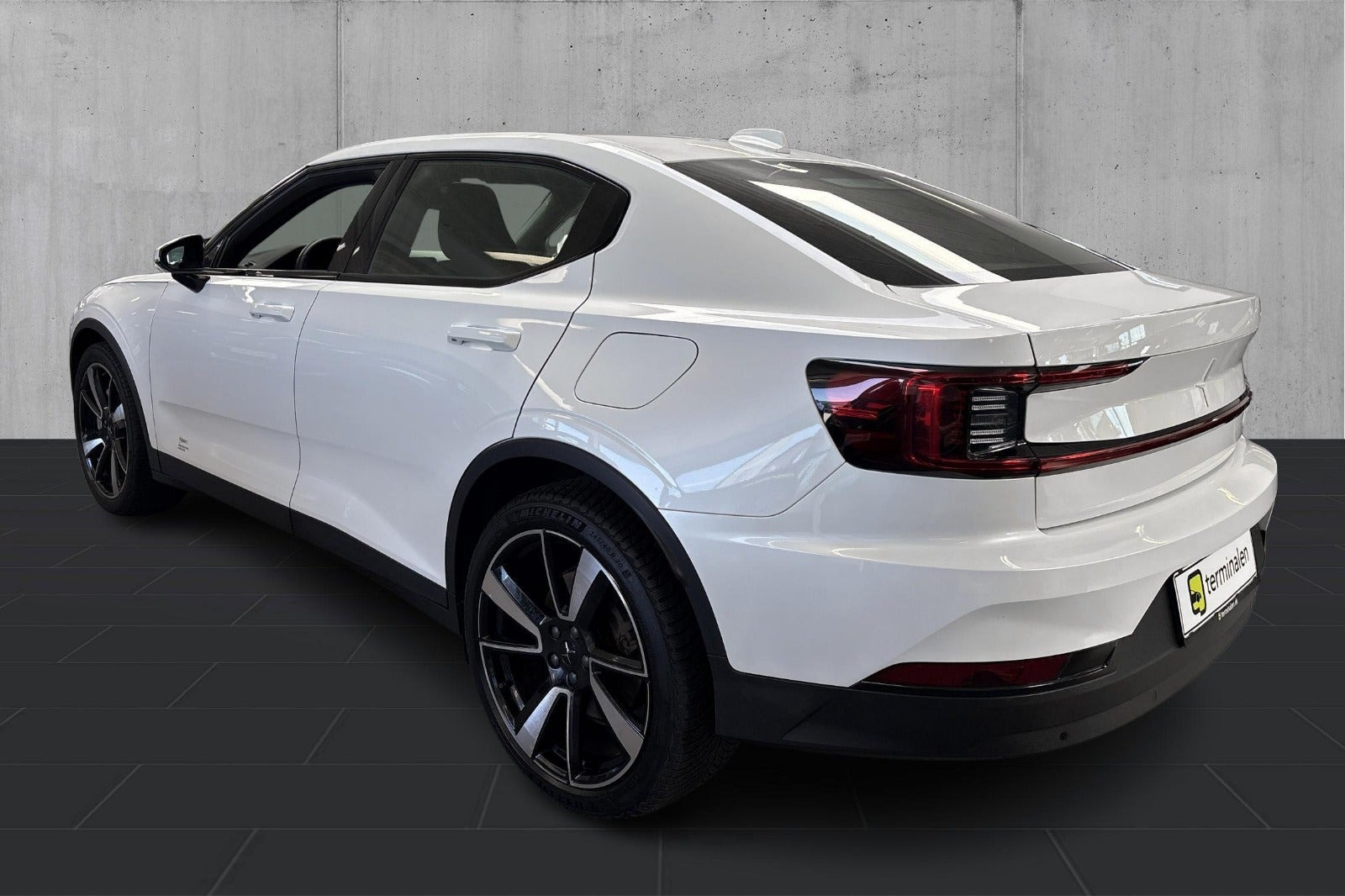 Hvid Polestar 2 fra 2023