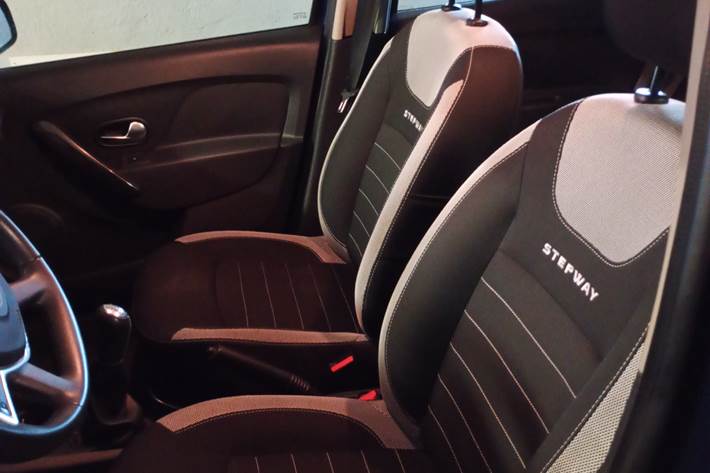 Blå Dacia Logan fra 2018